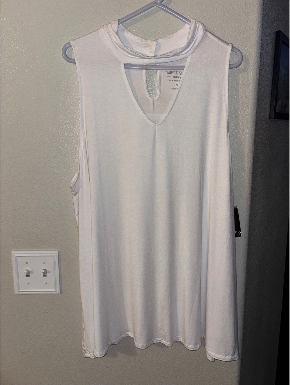 NWT Torrid Super Soft Choker Swing Tank Womens 4X/26 White Keyhole